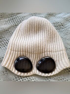 KB ETHOS Winter Hat Beanie Cap White Knit w/ Removable Sunglasses Ghost Costume?